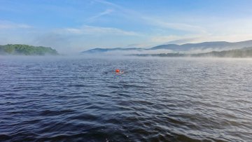Dvořák Štěpán
Přeplaval jsem Lipno - největší přehradu v ČR o délce 34 km za 15 hodin. Ráno ve 4 hodiny jsem vyplaval z Nové Pece a večer v sedm hodin jsem doplaval k hrázi.