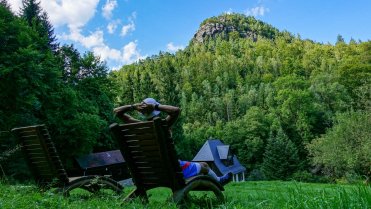 Vyhlídkové místo pod kopce Großer Teichstein
Týdenní běhání přes kopce, skály, vyhlídky a kaňony v Českém i Saském Švýcarsku a Lužických horách.