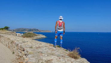 Výhled na moře z hradeb historické části pobřežního města Calvi
Běhání po ostrově Korsika na jedenáctidenním cyklistickém zájezdu Pobřeží Korsiky na kole s CK Alpina.