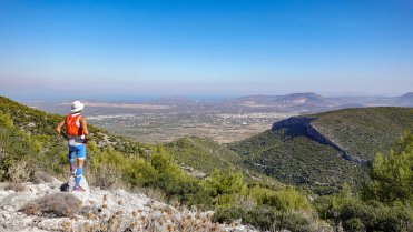 Výhled na Athény z hřebenu horského masivu Hyméttos
Výklus po závodě Spartathlon 2019 okolo Athén po horském hřebeni.
